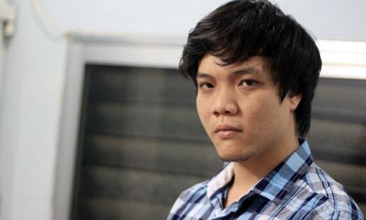 Trong 1 lần trả lời trên báo chí, Nhà báo Đinh Đức Hoàng từng đưa ra khái niệm "Pháp luật thịt chó" để giải quyết bài toán "Cấm thịt chó". Thay vì đưa ra mệnh lệnh hành chính thì cơ quan chức năng nên siết chặt kiểm soát vệ sinh an toàn thực phẩm, kiểm soát tiêu chuẩn lò mổ, kiểm dịch... đóng lên một miếng thịt tươi hàng loạt con dấu thú y, thêm vài con dấu nữa nếu qua chế biến, vài con dấu nữa khi đưa vào thương mại, thì giá thịt chó có thể sẽ tăng rất cao. Từ đó sẽ hạn chế đối tượng ăn thịt chó, khi ấy không cần vận động có khi người dân tự bỏ thịt chó.