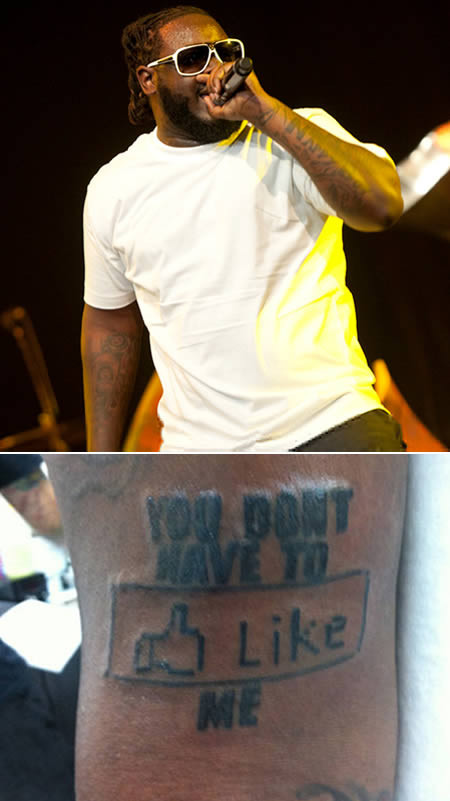 Trong một chuyến đi tới Hawaii, ca sĩ T-Pain đã khoe hình xăm lấy cảm hứng từ Facebook trên cánh tay mình cho tất cả những ai ghét anh: “You don’t have to like me” (Bạn không cần phải thích tôi).