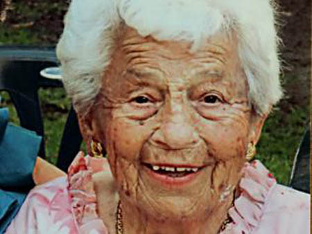 Góa phụ Margarete Soder qua đời vào ngày giỗ 56 năm của chồng và cũng chết vì tai nạn như người chồng quá cố của mình.