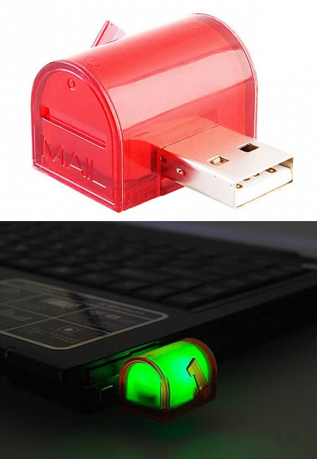 Mail, tin nhắn mới từ Facebook, Tweeter sẽ đến ngay với bạn qua cổng kết nối USB này. Khi đèn chuyển sang màu đỏ hoặc màu xanh lá cây, hoặc nghe thấy chuông báo, hãy kiểm tra ngay nhé.