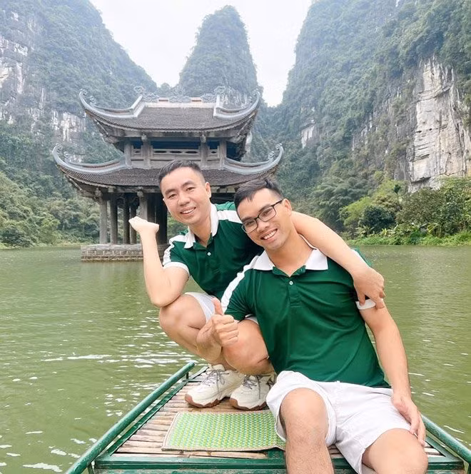 Cuoc song vien man cua cap doi LGBT kha noi tren mang xa hoi