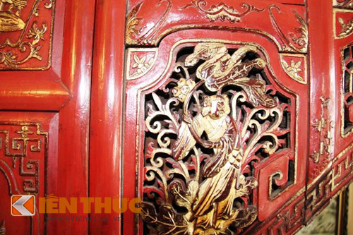 "Vua đồ cổ" Sài Gòn cho biết,ông sở hữu đến 9 chiếc long sàng có giá hàng chục triệu USD.