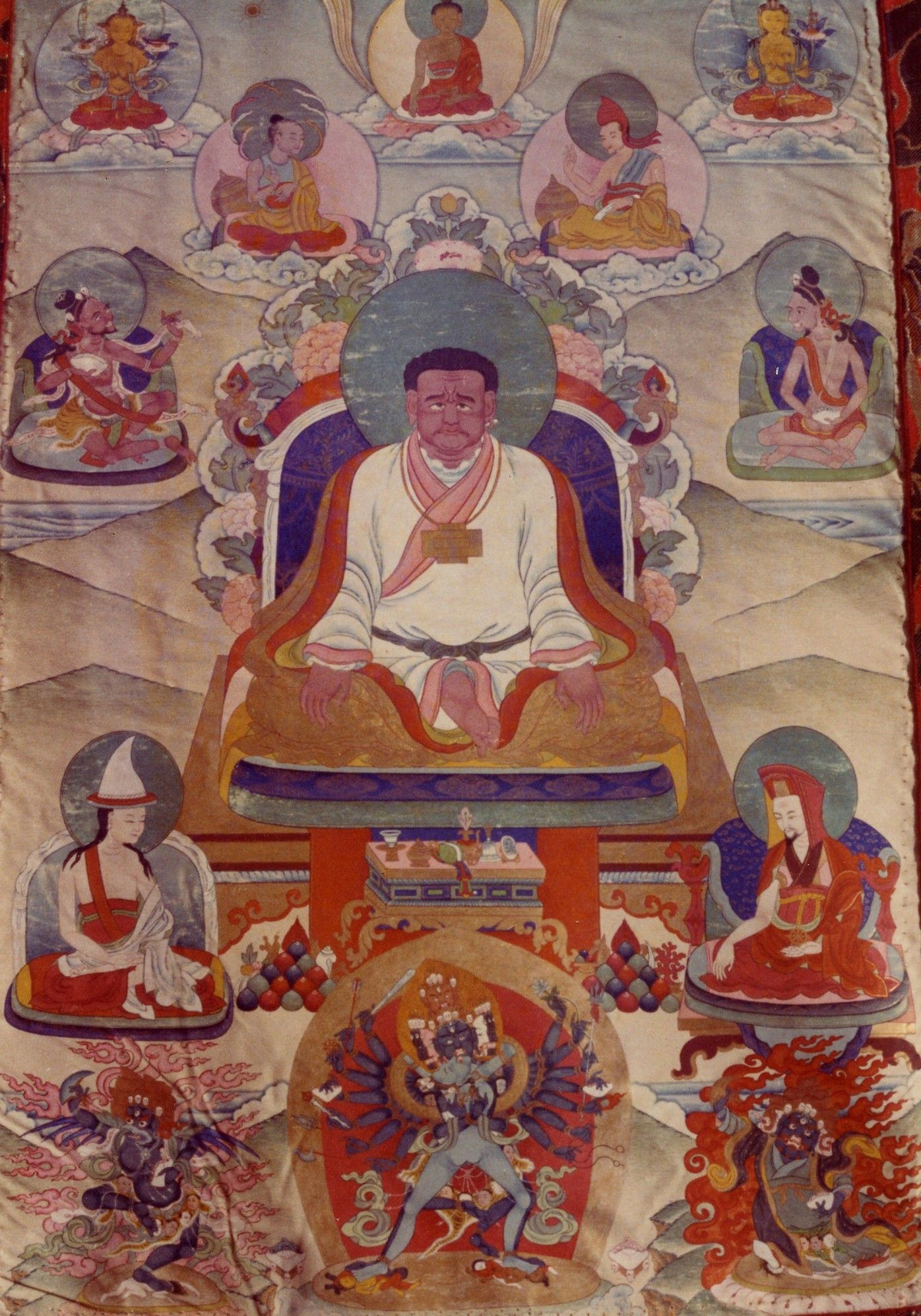 Bardo Thodol nhấn mạnh rằng nghiệp lực có ảnh hưởng rất lớn đến sự tái sinh, nhưng linh hồn vẫn có cơ hội thay đổi số phận của mình thông qua việc nhận thức bản chất của tâm thức trong bardo. Ảnh: Pinterest.