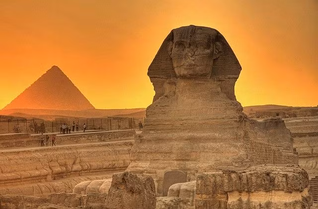  7. Nhân sư là "Người Canh Giữ Kiến Thức". Theo một số nhà nghiên cứu, tượng Nhân sư được xây dựng để bảo vệ những kiến thức cổ xưa và tri thức bí ẩn của người Ai Cập.