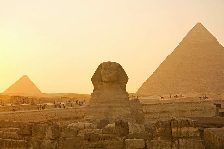 Những giả thuyết trên góp phần làm tăng thêm sự bí ẩn và quyến rũ của tượng Nhân sư, cũng như khẳng định vị thế của nó như một trong những công trình kỳ vĩ nhất của nhân loại. Tuy vẫn còn nhiều điều chưa được khám phá, tượng Nhân sư vẫn là biểu tượng vĩnh cửu của Ai Cập cổ đại và sức mạnh tri thức vượt thời gian. Ảnh: Pinterest.