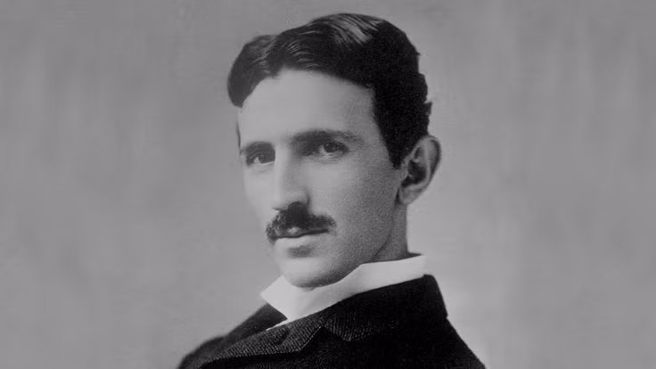  1. Tư duy đổi mới và tiên phong. Nikola Tesla là một nhà phát minh và nhà khoa học tiên phong trong lĩnh vực điện và từ trường. Ông đóng góp lớn vào việc phát triển dòng điện xoay chiều (AC), công nghệ truyền tải điện không dây, và nhiều phát minh khác vượt xa thời đại của mình. Ảnh: Pinterest.
