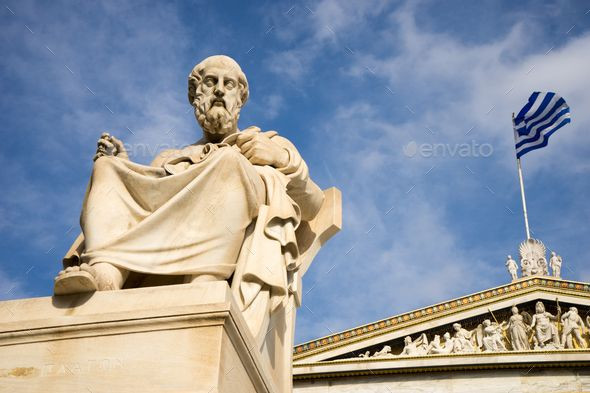  Plato (427–347 TCN) - Hy Lạp. Plato là học trò của Socrates và thầy của Aristotle. Ông là người thành lập Học viện Athens, một trong những cơ sở giáo dục đầu tiên trên thế giới. Plato nhấn mạnh vai trò của giáo dục trong việc xây dựng xã hội lý tưởng. Ảnh: Pinterest.