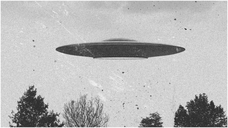 12. Sự kiện Roswell (1947). Một trong những sự kiện UFO nổi tiếng nhất lịch sử hiện đại là sự cố Roswell ở New Mexico, Mỹ. Một vật thể không xác định đã rơi xuống một trang trại, và chính phủ Mỹ tuyên bố đó là "khinh khí cầu thời tiết". Tuy nhiên, nhiều người tin rằng đây là UFO của người ngoài hành tinh. Ảnh: Pinterest.
