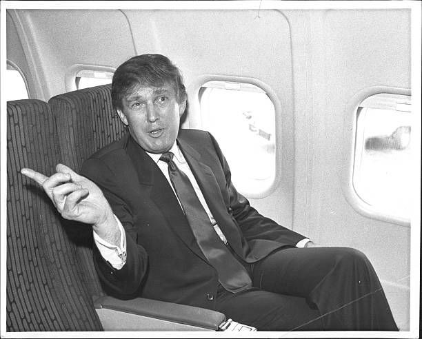  12. Donald Trump tiếp quản sự nghiệp gia đình: Vào những năm 1970, ông Donald Trump gia nhập công ty của gia đình và mở rộng kinh doanh sang lĩnh vực khách sạn và bất động sản cao cấp tại Manhattan, một phần của New York mà cha ông ít chú trọng. Ảnh: Pinterest.