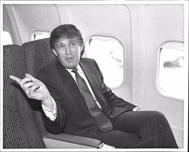  12. Donald Trump tiếp quản sự nghiệp gia đình: Vào những năm 1970, ông Donald Trump gia nhập công ty của gia đình và mở rộng kinh doanh sang lĩnh vực khách sạn và bất động sản cao cấp tại Manhattan, một phần của New York mà cha ông ít chú trọng. Ảnh: Pinterest.