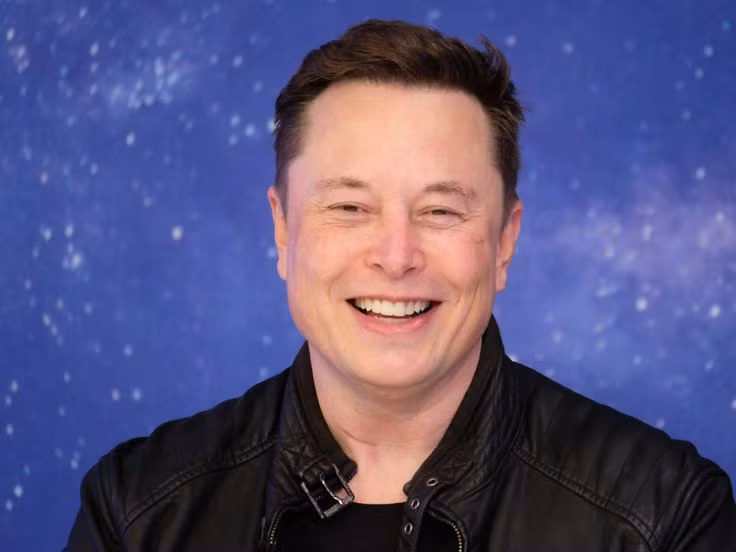  8. Niềm đam mê công nghệ và hướng tới tương lai. Elon Musk thừa hưởng tinh thần sáng tạo và đổi mới từ gia đình, điều này thể hiện rõ qua các công ty mà ông sáng lập như Tesla, SpaceX, Neuralink, và OpenAI. Ảnh: Pinterest.