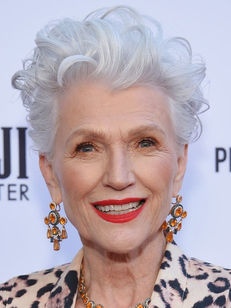  2. Người mẹ nổi tiếng. Mẹ của Elon Musk, Maye Musk, là một người mẫu thành công từ khi còn trẻ và đến nay vẫn hoạt động trong ngành thời trang dù đã ngoài 70 tuổi. Ảnh: Pinterest.