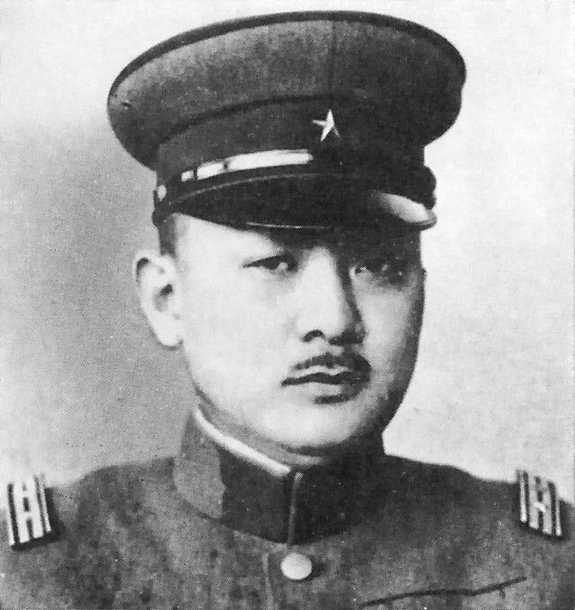  4. Tadamichi Kuribayashi (栗林 忠道): Trung tướng Lục quân, chỉ huy phòng thủ đảo Iwo Jima (1945), tổ chức cuộc kháng cự kéo dài gây thiệt hại lớn cho quân Mỹ, tử trận tại Iwo Jima. Ảnh: Pinterest.
