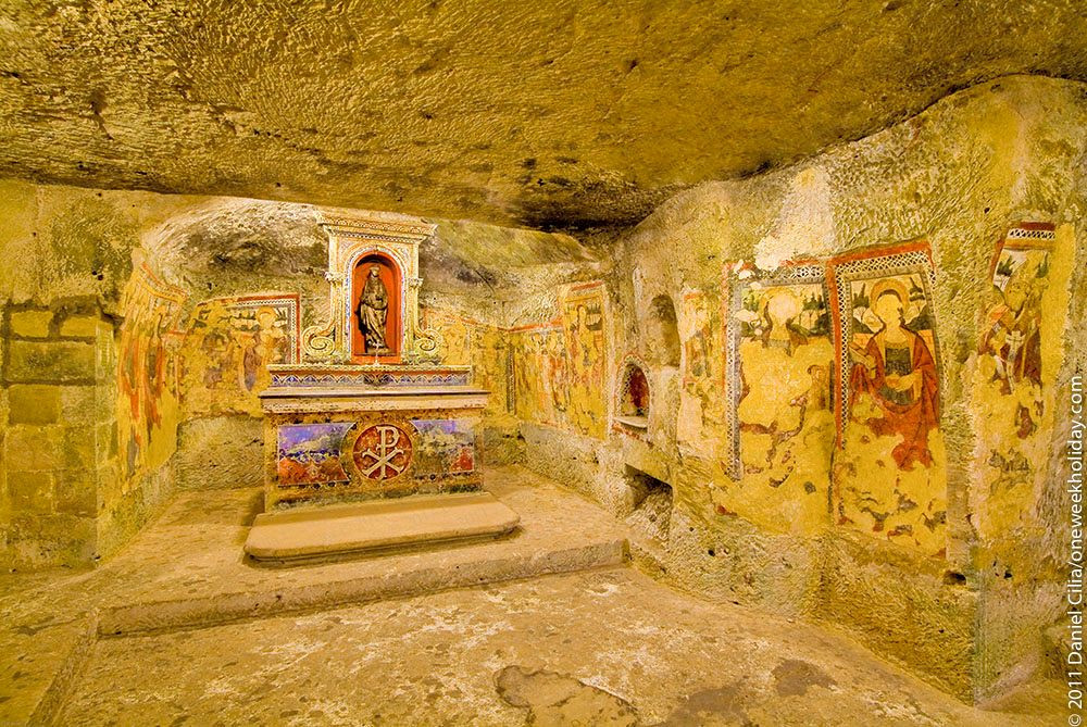  7. Xác ướp quý tộc và tu sĩ trong hầm mộ Trung Âu. Một số xác ướp của quý tộc và tu sĩ thời Trung cổ đã được phát hiện tại các hầm mộ của nhà thờ ở Trung Âu. Địa hình đá vôi, không khí khô, và các hầm mộ kín giúp bảo quản nhiều xác chết của những người có địa vị cao này. Ảnh: Pinterest.