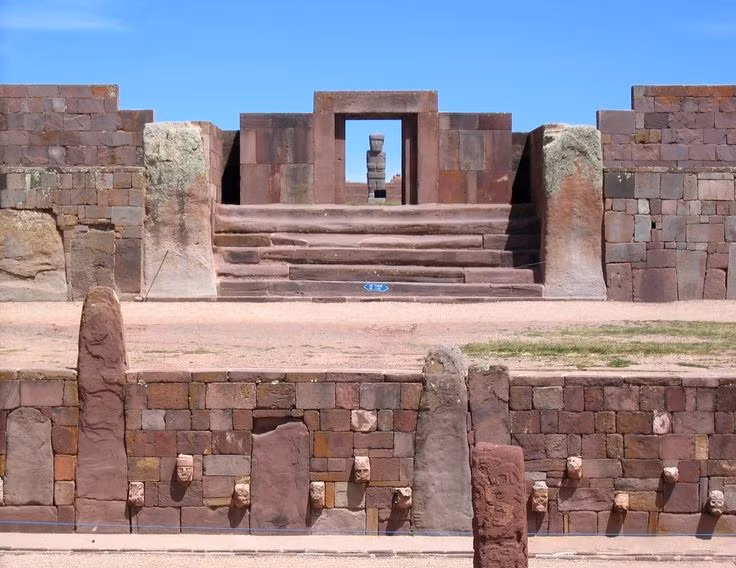  Nền văn minh Tiwanaku. Phát triển ở vùng cao nguyên Bolivia từ khoảng 500 đến 1.000 SCN, người Tiwanaku có kiến trúc đá đồ sộ và hệ thống kênh thủy lợi tiên tiến. Nhưng vì lý do chưa rõ, nền văn minh này đã biến mất một cách bí ẩn. Ảnh: Pinterest.