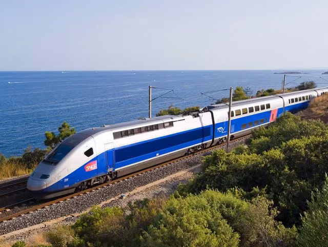  2. TGV (Train à Grande Vitesse) – Pháp. Năm hoạt động: 1981. Độ dài: Khoảng 2.800 km (các tuyến chính tại Pháp). Ảnh: Pinterest.