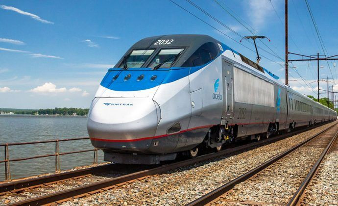  7. Acela Express - Hoa Kỳ. Năm hoạt động: 2000. Độ dài: 734 km (tuyến từ Washington, D.C. đến Boston). Ảnh: Pinterest.
