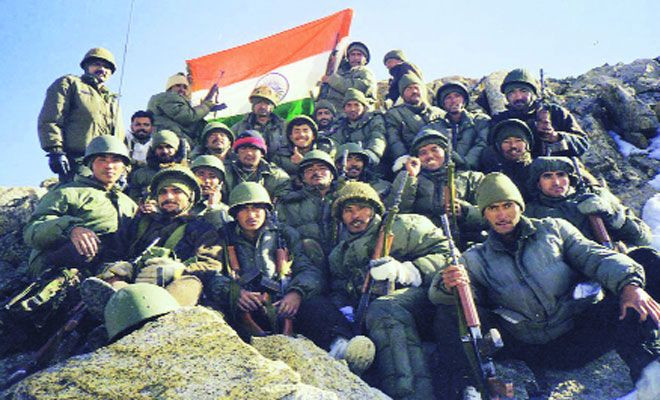 4. Chiến tranh Ấn Độ - Pakistan (1999). Bối cảnh: Xung đột tại Kargil, vùng tranh chấp Kashmir, đẩy hai quốc gia có vũ khí hạt nhân vào tình trạng chiến tranh. Ảnh: Pinterest.