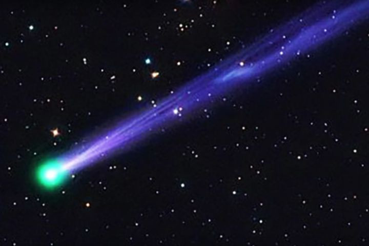 Chứng tích cổ đại về sao chổi: Sao chổi đã được ghi chép từ thời cổ đại và xuất hiện trong các tài liệu và tranh vẽ của nhiều nền văn minh. Người xưa thường xem sao chổi là dấu hiệu của sự kiện quan trọng hoặc thay đổi lớn, đôi khi liên quan đến những điều không may mắn. Ảnh: Pinterest.