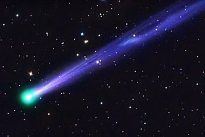 Chứng tích cổ đại về sao chổi: Sao chổi đã được ghi chép từ thời cổ đại và xuất hiện trong các tài liệu và tranh vẽ của nhiều nền văn minh. Người xưa thường xem sao chổi là dấu hiệu của sự kiện quan trọng hoặc thay đổi lớn, đôi khi liên quan đến những điều không may mắn. Ảnh: Pinterest.