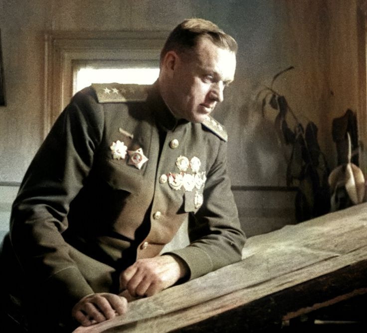 Konstantin Rokossovsky (Liên Xô). Rokossovsky là một trong những tướng lĩnh kiệt xuất của Hồng quân, có vai trò quan trọng trong trận Stalingrad và Kursk, và sau đó là chiến dịch Berlin. Ảnh: Pinterest.
