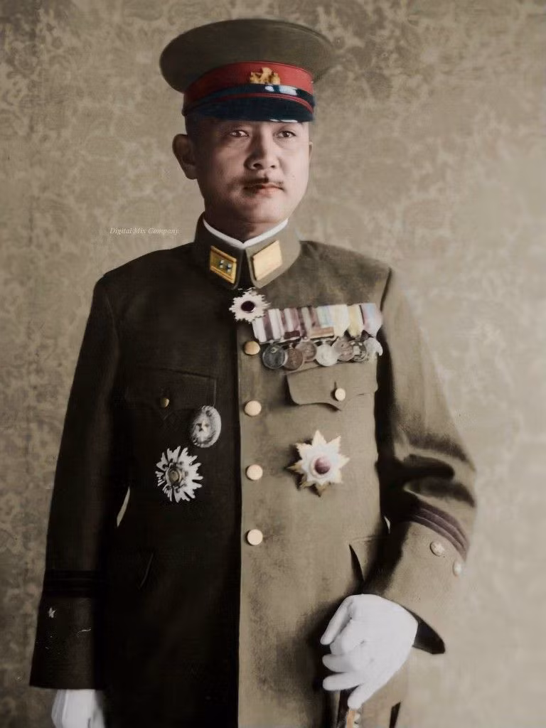  Tadamichi Kuribayashi (Nhật Bản). Là chỉ huy quân Nhật trong trận đánh bảo vệ đảo Iwo Jima, Kuribayashi nổi tiếng với chiến thuật phòng thủ sáng tạo và tinh thần quyết tử, gây nhiều thiệt hại cho quân Mỹ. Ảnh: Pinterest.