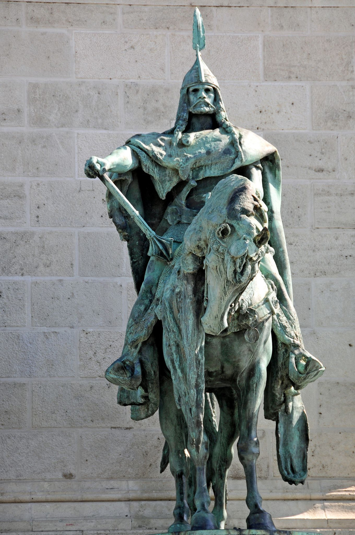  11. Cái chết bí ẩn. Attila qua đời vào năm 453 trong đêm tân hôn với người vợ mới, Ildico. Nguyên nhân có thể là do nghẹt thở bởi máu từ mũi, hoặc bị ám sát. Ảnh: Pinterest.