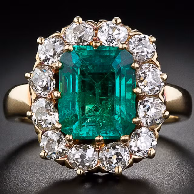  7. Được liên kết với thần thoại và ma thuật. Ngọc lục bảo từng được xem là viên đá của thần thánh. Người Hy Lạp và La Mã tin rằng nó có thể chữa bệnh, cải thiện trí tuệ, và dự đoán tương lai. Ảnh: Pinterest.