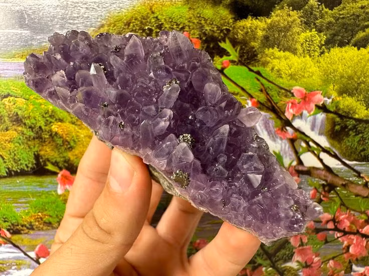  11. Đá sinh nhật tháng 2. Trong văn hóa dân gian phương Tây, thạch anh tím là viên đá sinh nhật của tháng 2, tượng trưng cho sự bình an, trí tuệ. Ảnh: Pinterest.