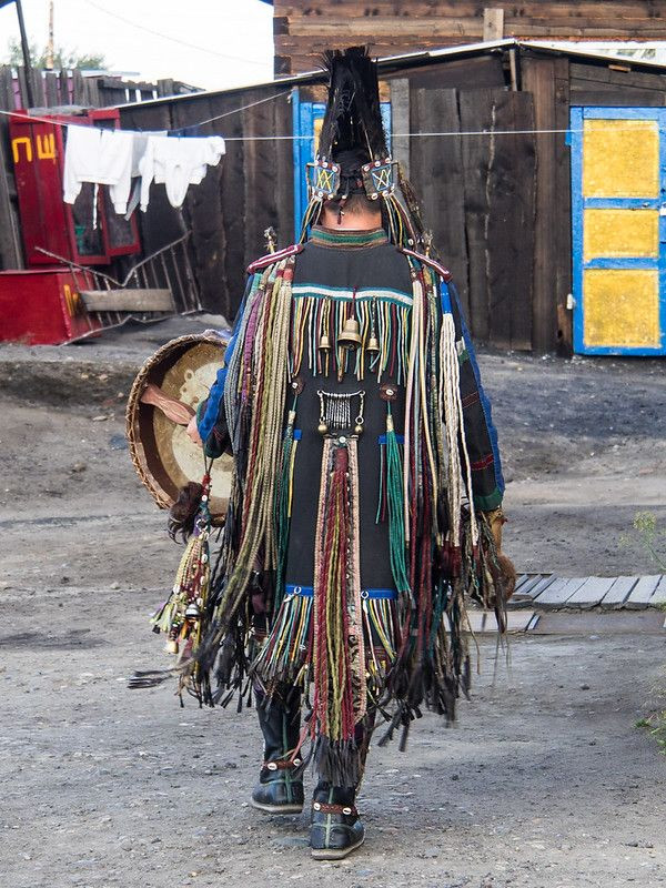  11. Chữa bệnh tâm linh. Shaman giáo không chỉ chữa bệnh về thể xác mà còn chữa các "bệnh tâm linh" như mất linh hồn, bị ma quỷ quấy rối, hoặc mất cân bằng năng lượng. Ảnh: Pinterest.