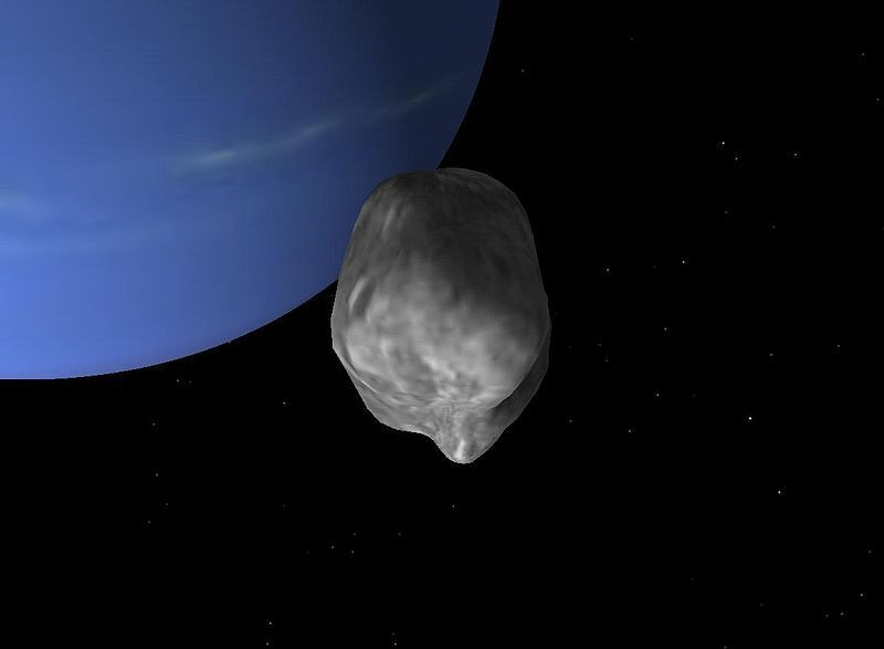  18. Nereid (Sao Hải Vương). Nereid có quỹ đạo lệch tâm nhất trong số các mặt trăng, khiến khoảng cách giữa mặt trăng méo mó này với sao Hải Vương có sự dao động đáng kể. Ảnh: Pinterest.