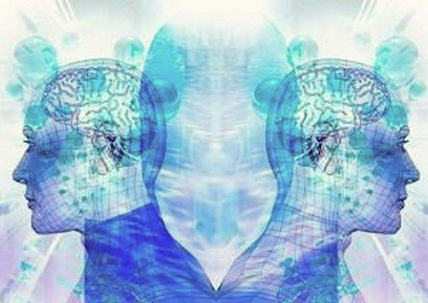  Phổ biến trong cặp sinh đôi: Hiện tượng thần giao cách cảm giữa các cặp sinh đôi là những trường hợp nổi tiếng và dễ nhận thấy. Có nhiều câu chuyện về các cặp sinh đôi cảm nhận được nỗi đau hoặc niềm vui của nhau ngay cả khi họ ở cách xa nhau hàng ngàn cây số. Ảnh: Pinterest.