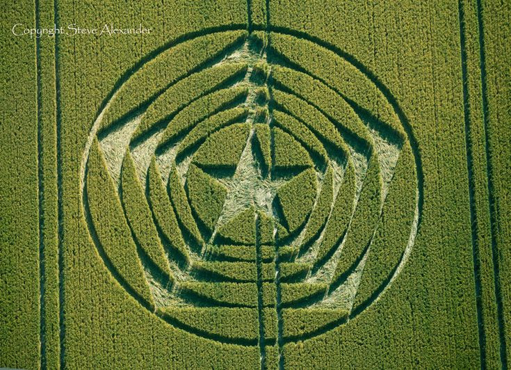  Năng lượng từ không gian vũ trụ: Các bức xạ hoặc tia vũ trụ có thể có tác động lên Trái Đất, và tạo ra các mẫu crop circles khi chúng tương tác với từ trường của hành tinh chúng ta, đặc biệt là vào các thời điểm có hoạt động vũ trụ cao. Ảnh: Pinterest.
