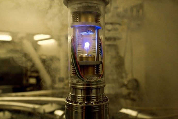  8. Phản vật chất trong vật lý hạt nhân: CERN (Tổ chức Nghiên cứu Hạt nhân Châu Âu) đã thành công trong việc tạo ra và lưu trữ phản proton và phản hydro - những dạng phản vật chất ổn định hơn. Ảnh: Pinterest.