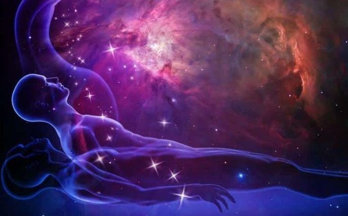  13. Có thể liên quan đến rối loạn giấc ngủ. Những người mắc các rối loạn giấc ngủ như liệt giấc ngủ (sleep paralysis) hoặc chứng ngủ rũ (narcolepsy) có thể dễ gặp OBE hơn. Ảnh: Pinterest.