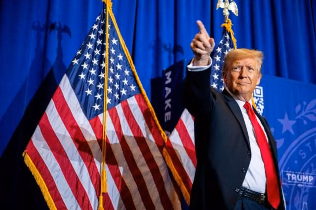 Di sản: Trong nhiệm kỳ đầu tiên, Donald Trump gây tranh cãi với chính sách đối ngoại “Nước Mỹ trên hết”, các biện pháp cứng rắn về nhập cư và cải cách thuế. Ông cũng là tổng thống đầu tiên bị luận tội hai lần. Chính quyền Trump đã để lại dấu ấn sâu đậm trong xã hội Mỹ với sự phân cực rõ rệt về quan điểm chính trị. Ảnh: BBC.