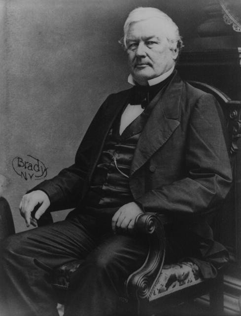 Di sản: Ông ủng hộ "Thỏa thuận 1850" nhằm ngăn ngừa chia rẽ về vấn đề nô lệ. Tuy nhiên, ông bị chỉ trích vì ký Đạo luật Fugitive Slave (yêu cầu trả lại nô lệ trốn thoát về miền Nam), gây ra bất đồng trong cả nước và ảnh hưởng tới chính trị Mỹ sau này. Ảnh: Pinterest.