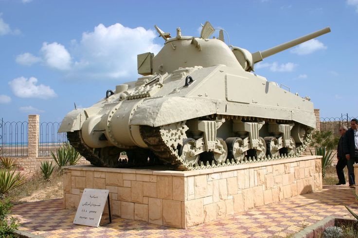  Bảo tàng Quân sự El Alamein, Ai Cập. Nằm gần nơi diễn ra trận chiến El Alamein nổi tiếng trong Thế chiến thứ hai, bảo tàng này lưu giữ nhiều hiện vật từ cuộc chiến ở vùng sa mạc Bắc Phi, nơi quân đội Đồng minh và phe Trục đã giao tranh ác liệt. Ảnh: Pinterest.