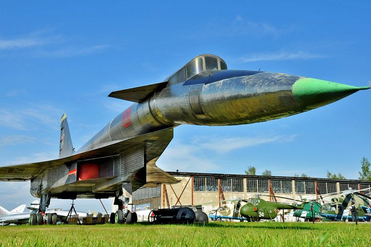  Bảo tàng Quân đội Trung ương, Nga. Nằm tại Moscow, bảo tàng nổi tiếng này trưng bày nhiều hiện vật liên quan đến hai cuộc chiến tranh thế giới và thời kỳ Chiến tranh Lạnh. Ảnh: Pinterest.