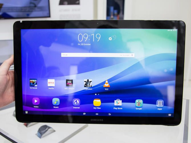  3. Máy tính bảng. Giúp giáo viên linh hoạt trong việc đọc tài liệu, quản lý lớp học, hoặc giảng bài mà không cần đến bàn làm việc. Ảnh: Pinterest.