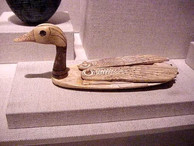  5. Gia cầm và chim hoang dã. Các loài chim như vịt, ngỗng, bồ câu và chim cút cũng là nguồn thực phẩm phổ biến. Người Ai Cập biết thuần hóa vịt và ngỗng, nhưng họ cũng săn bắn các loài chim hoang dã. Chim thường được nướng hoặc hầm với các loại gia vị khác nhau. Ảnh: Pinterest.