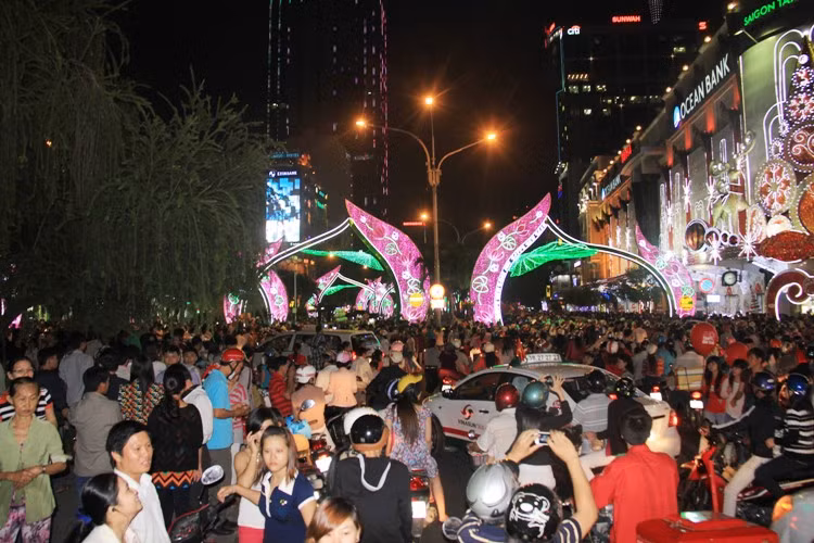 ... đường Đồng Khởi...