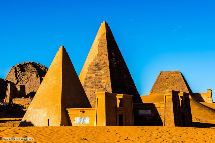  2. Chúng được xây dựng bởi người Kush cổ đại. Vương quốc Kush là một nền văn minh hùng mạnh ở Nubia, từng thống trị Ai Cập trong thời kỳ Vương triều thứ 25. Ảnh: Pinterest.