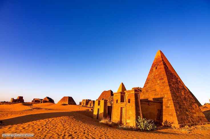  8. Ngày nay, kim tự tháp Nubian là di sản thế giới. Khu vực kim tự tháp Meroë đã được UNESCO công nhận là Di sản Thế giới từ năm 2011, thu hút nhiều nhà khảo cổ và du khách quốc tế. Ảnh: Pinterest.