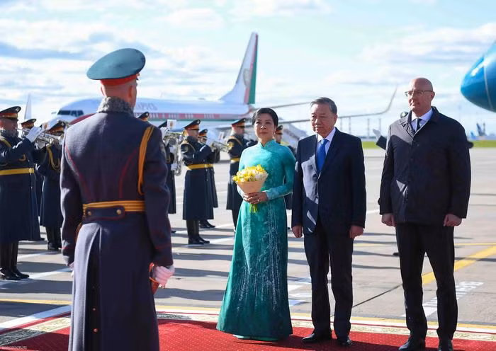 Le don chinh thuc Tong Bi thu To Lam va Phu nhan tai Nga-Hinh-3