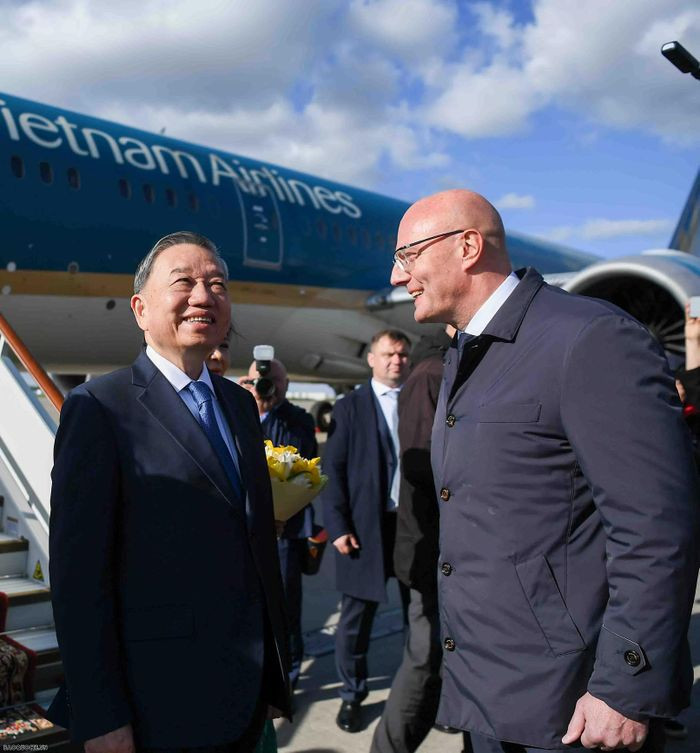 Le don chinh thuc Tong Bi thu To Lam va Phu nhan tai Nga-Hinh-2