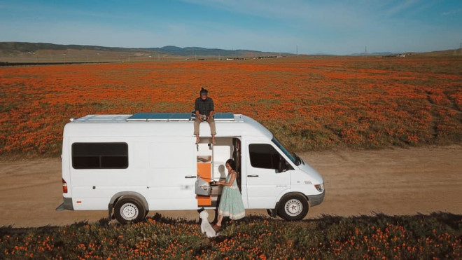 Bên cạnh đó, việc sở hữu ngôi nhà di động như thế này sẽ giúp hai vợ chồng tiết kiệm được nhiều khoản chi phí, nhất là trong thời điểm khó khăn do ảnh hưởng của dịch COVID-19.