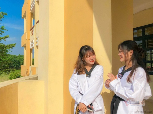 Cô bạn Thiên Nga cho hay, có nhiều động tác cần sự dẻo dai nên nhiều hôm khi tập cũng như khi về nhà rất đau nhưng đổi lại khi học thì rất vui nên những khó khăn đó không phải là trở ngại.