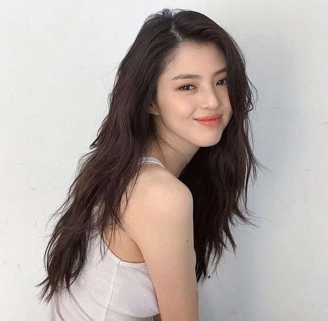 ##s###Khởi nghiệp từ những vai phụ nhưng nữ diễn viên sinh năm 1994 đã ngay lập tức gây chú ý với nhan sắc nổi trội, được coi là "tiểu Song Hye Kyo".