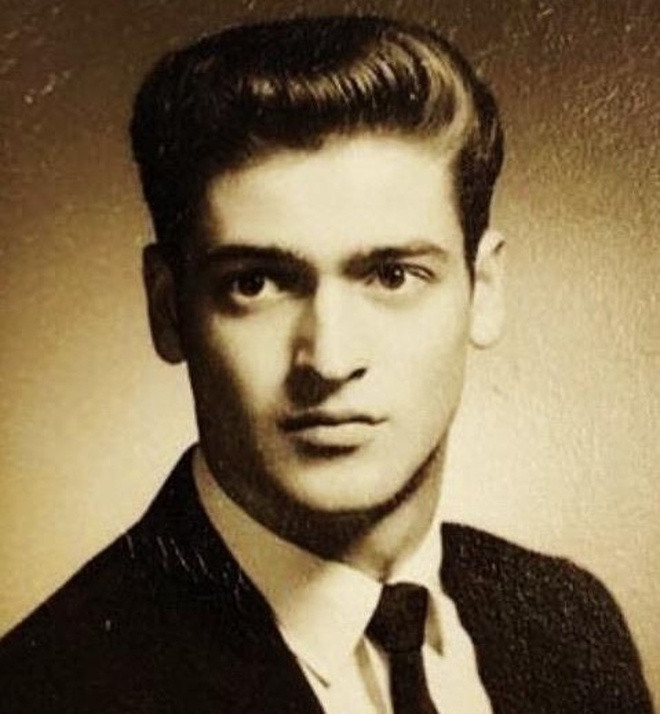 Còn tài khoản @nayhigh khoe ảnh bố trên một diễn đàn với caption: "Ông bố cực phẩm với mái tóc vuốt keo bóng bẩy của tôi năm 1969. Bây giờ, bố tôi 70 tuổi, đã bắt đầu đẹp lão thay vì đẹp trai".